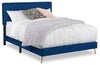Lit rembourré Gabi en tissu de velours bleu avec pattes au fini doré et capitonnage à boutons - format très grand lit