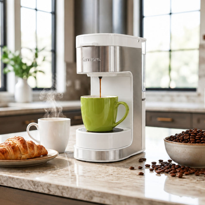 Cafetière Kenmore à portion individuelle avec tasse de voyage - blanche - KKCMKCM-W