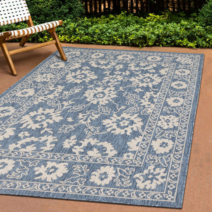 Tapis d'exterieur Cabana bleu et blanc a bordure elegante, 5'3\" x 7'7\"