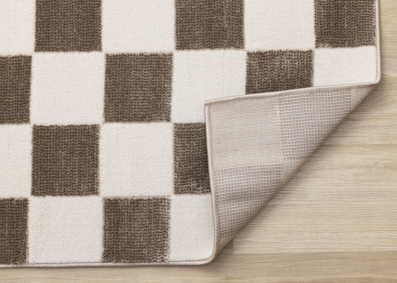 Carpette géométrique Leopold brune et blanche à motif de carreaux - 2 pi 7 po x 4 pi 11 po