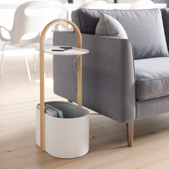 Table de bout moderne Bellwood de Umbra en acier avec rangement - blanche et naturelle