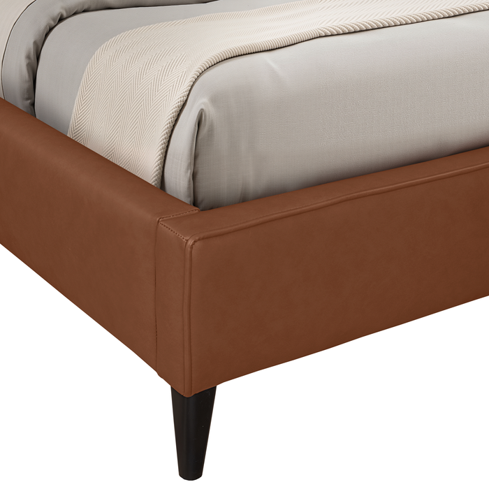 Lit plateforme rembourré Alix en tissu d’apparence cuir brun - format grand lit