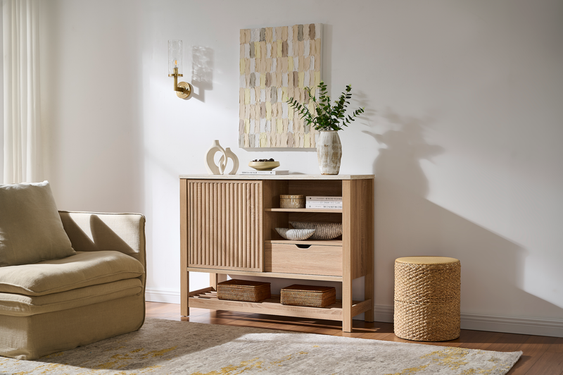 Armoire décorative Essex de 47,25 po à 3 tablettes avec porte coulissante - blanc vieilli