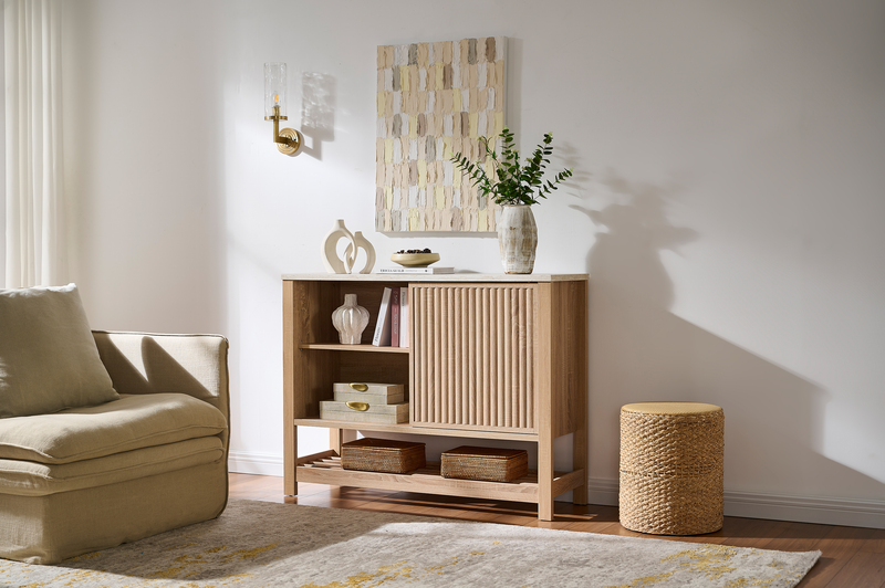Armoire décorative Essex de 47,25 po à 3 tablettes avec porte coulissante - blanc vieilli