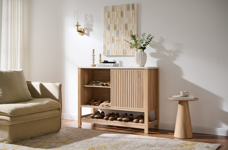 Armoire décorative Essex de 47,25 po à 3 tablettes avec porte coulissante - blanc vieilli