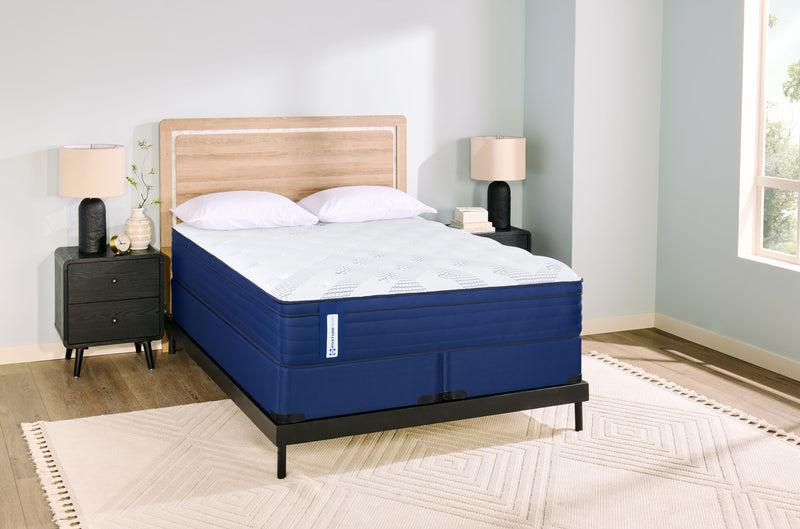 Matelas moyen à Euro-plateau Minden PosturepedicMD de série 1050 de Sealy pour très grand lit