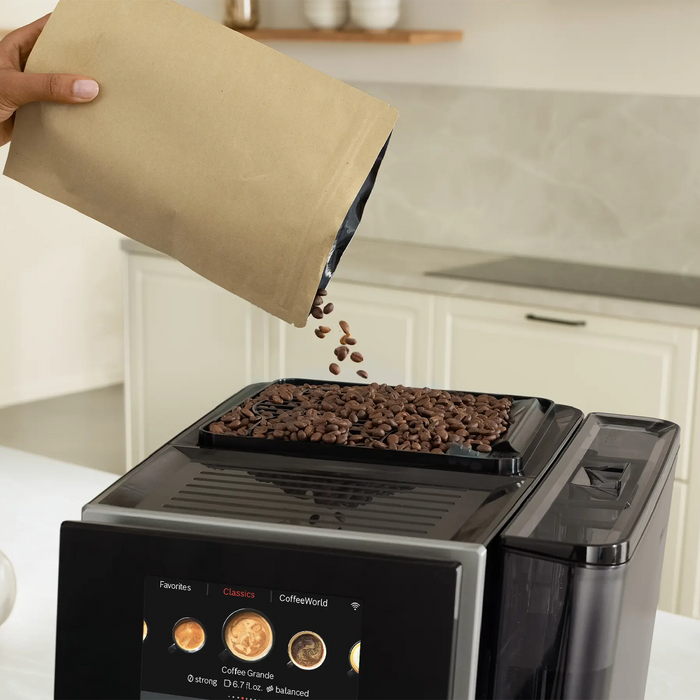 Machine à espresso VeroCafe Bosch de série 800 avec système de lait intégré - argentée - TPU60309