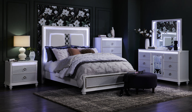 Commode somptueuse Ava de 67 po (L) x 39 po (H) à 7 tiroirs avec éclairage à DEL pour la chambre à coucher - blanche