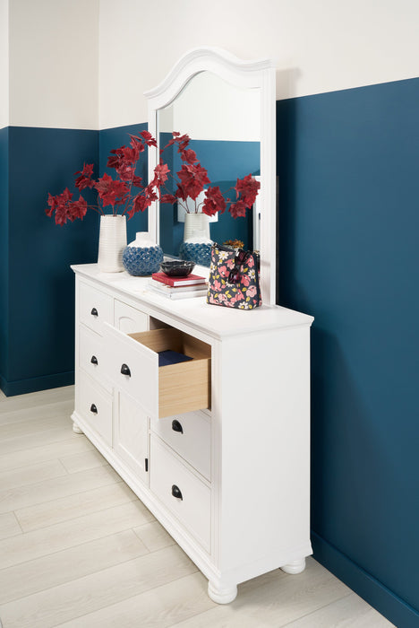 Commode de chambre à coucher Ella de 63 po (L) x 36 po (H) à 6 tiroirs avec armoire - blanche