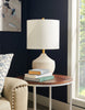 Kort & Co. 25" Iris Cream and Gold Ceramic Table Lamp|Lampe de table Iris de Kort & Co. de 25 po en céramique, crème et dorée