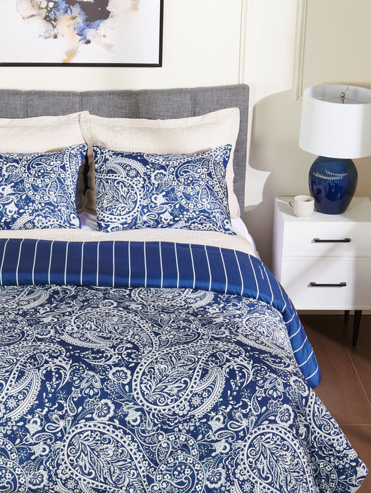 Ensemble d’édredon Lochlan 3 pièces pour très grand lit - bleu marine et blanc