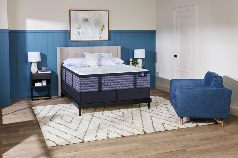 Matelas Night Shade LTX iComfortMD de Serta pour très grand lit