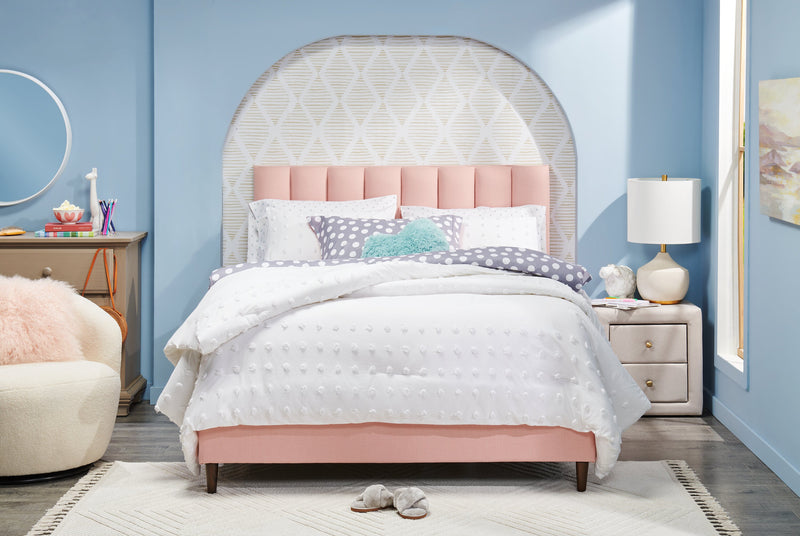 Lit plateforme rembourré Rain de Kort & Co. en tissu rose capitonné - format lit double
