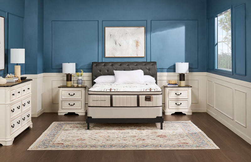 Matelas moyen luxueux à plateau-coussin Burnley de Stearns & Foster pour lit double