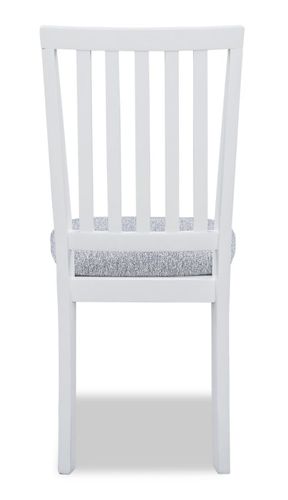 Chaise de salle à manger Bryn avec siège en tissu, dossier à lattes – blanch et gris