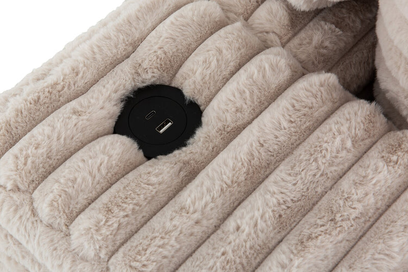 Sofa sectionnel Alto 2 pièces en tissu de fausse fourrure très douce avec deux porte-gobelets, ports USB, et 4 coussins décoratifs - vison taupe