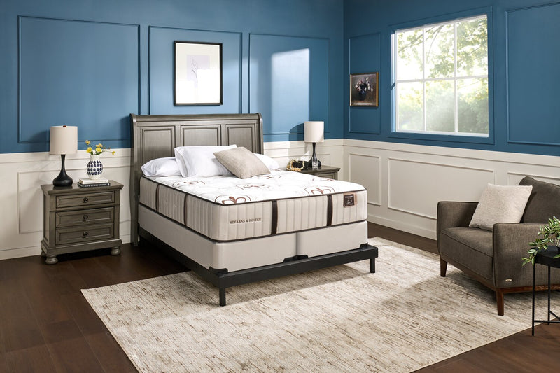 Ensemble matelas ferme luxueux à plateau régulier Allianz de Stearns & Foster pour très grand lit