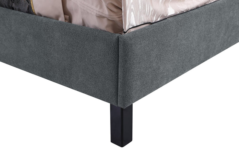 Lit plateforme Amos rembourré en tissu anthracite avec tête de lit à canaux - format grand lit