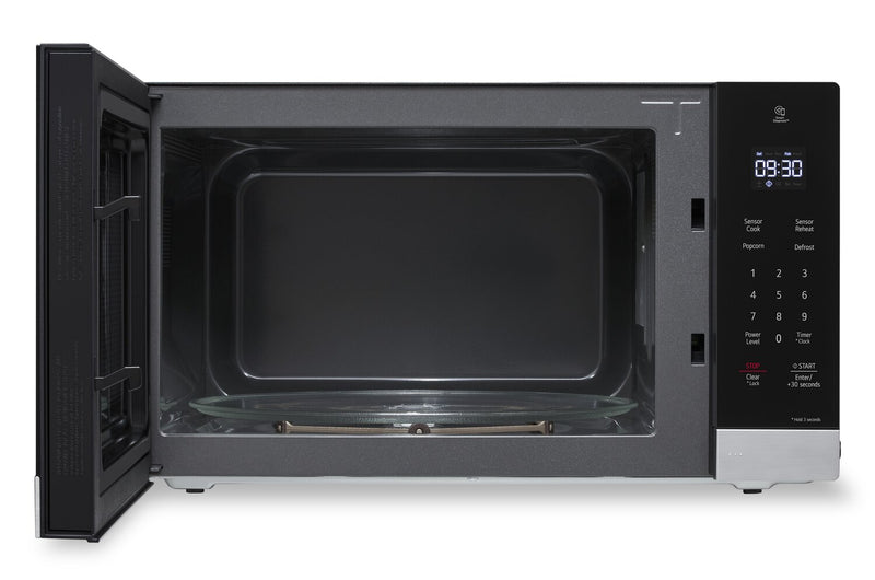 Four à micro-ondes de comptoir LG NeoChefMC de 1,5 pi3 avec technologie Smart Inverter et cuisson par capteur - MSER1590S