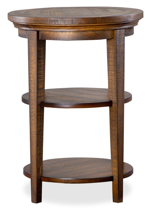 Table de bout ronde traditionnelle Hanson de 18 po en pin - muscade grillée