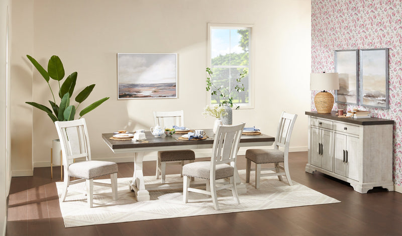 Chaise de salle à manger Willow avec siège coussiné en tissu et bordure de clous décoratifs - blanc rustique