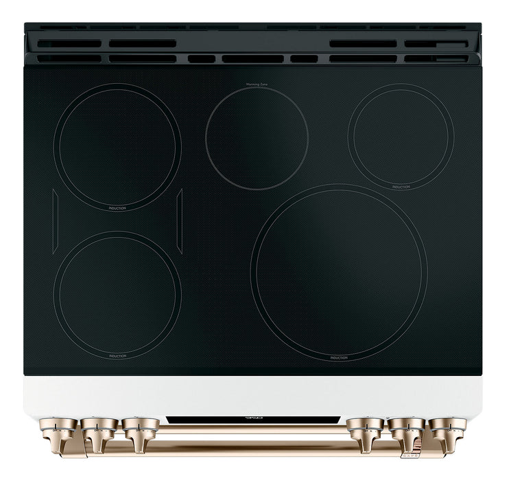 Cuisinière intelligente à induction Café de 7 pi³ avec convection européenne véritable et grilles autonettoyantes - blanc mat - CCHS950P4MW2