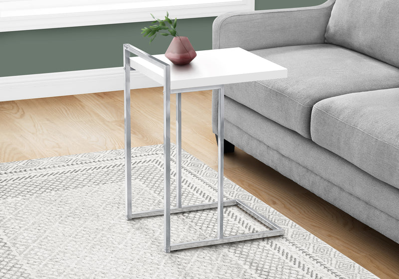 Table d’appoint blanc lustré et métal chromé