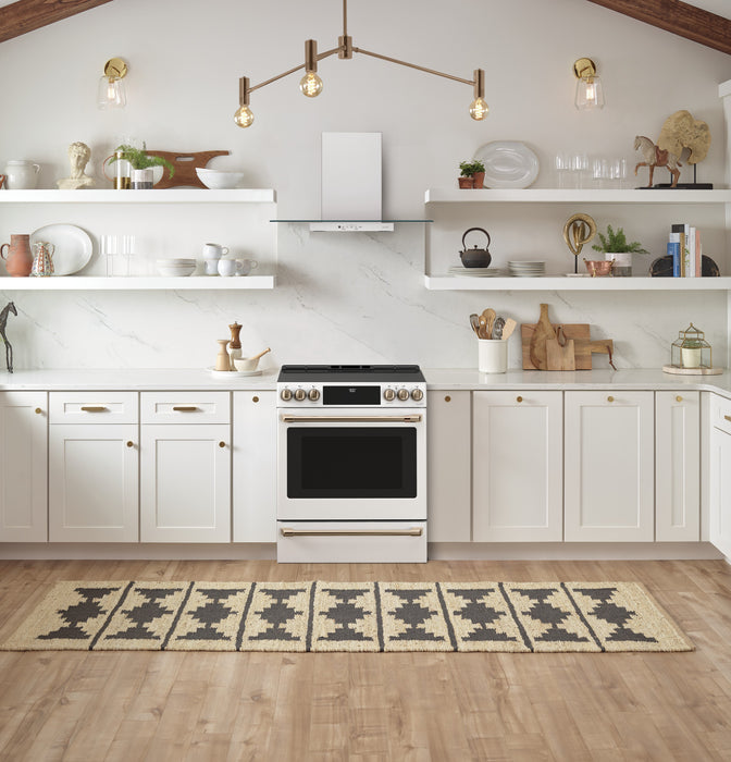 Cuisinière intelligente à induction Café de 5,7 pi³ avec convection européenne véritable et grilles autonettoyantes - blanc mat - CCHS900P4MW2