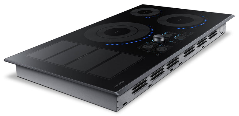 Surface de cuisson à induction intelligente Samsung de 36 po à 5 éléments avec zone polyvalente et technologie Virtual FlameMC - acier inoxydable noir - NZ36K7880UG/AA