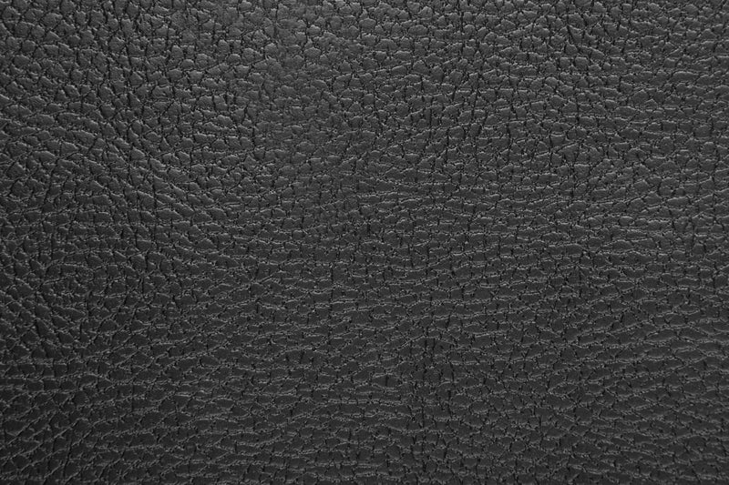 Causeuse Andi de 62 po en tissu d’apparence cuir avec capitonnage - noire