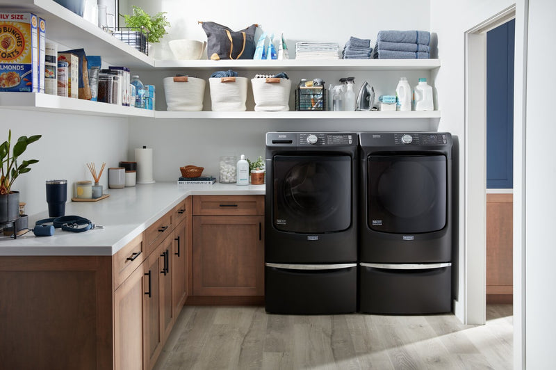 Piédestal de buanderie Maytag de 15,5 po de hauteur avec tiroir de rangement - Noir