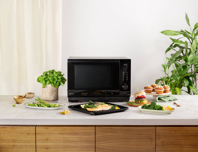 Four à micro-ondes de comptoir Panasonic de 1 pi³ avec four à la vapeur combiné et grande cavité de four plate - noir - NNDS59NB