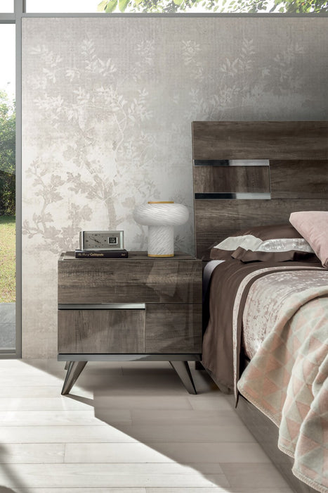 Table de nuit Gino à 2 tiroirs - fabriquée en Italie, 24,8 po (L) x 23,2 po (H), moderne - brune