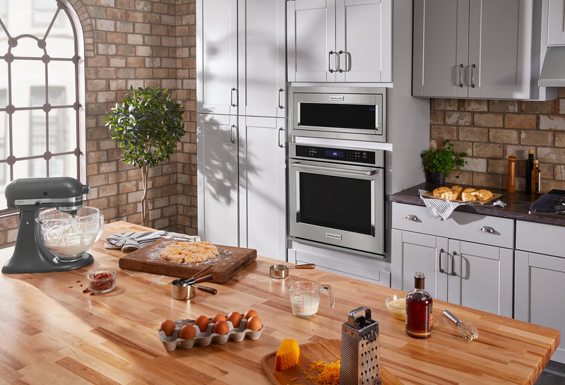Four à micro-ondes encastré KitchenAid de 1,1 pi3 avec cuisson à 900 W - acier inoxydable - YKMBT5011KS