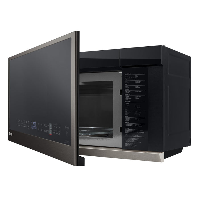 Four à micro-ondes à hotte intégrée LG de 2,1 pi³ avec ExtendaVentMC et cuisson par capteur - acier inoxydable noir Smudge-ProofMD - MVEL2137D