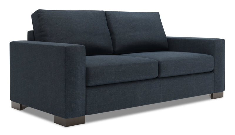 Sofa personnalisable Track de Sofa Lab de 75 po de format condo fabriqué au Canada en tissu d’apparence lin avec accoudoirs rectilignes - bleu Luna Sailor